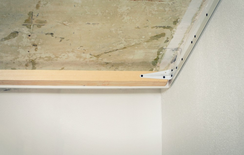Как самостоятельно натянуть натяжной потолок: подробная инструкция