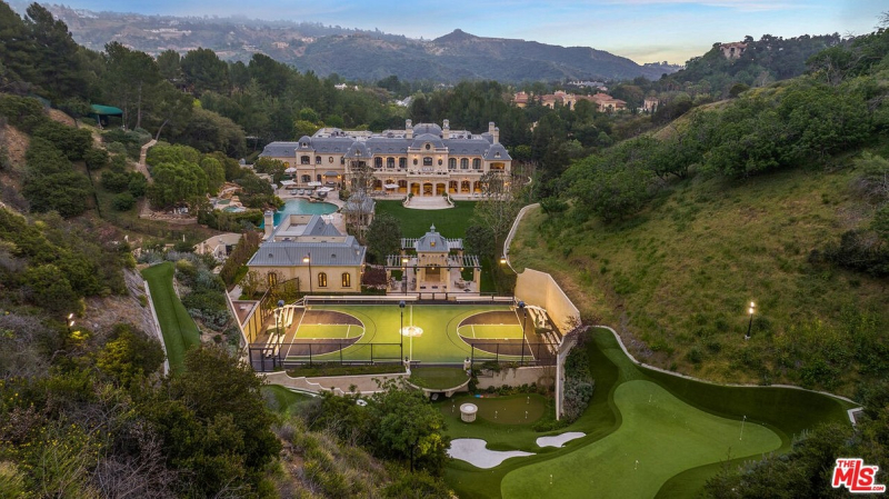 Актер Марк Уолберг продает свой большой дом в Лос-Анджелесе