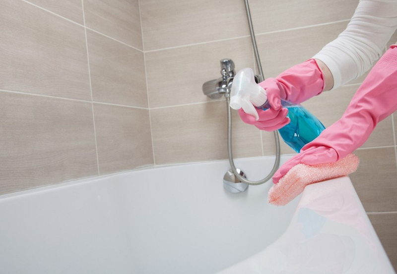 Как почистить ванную: 12 способов и обзор средств