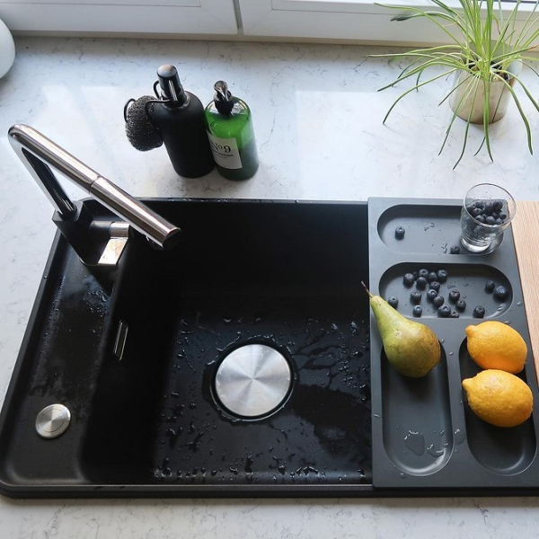 Черная раковина в интерьере кухни и ванной (56 фото)                            