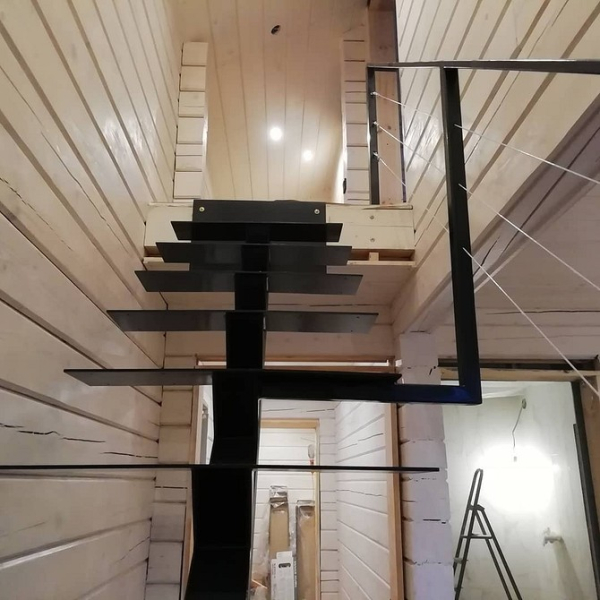 Делаем лестницу на мансарду своими руками: обзор конструкций и план установки