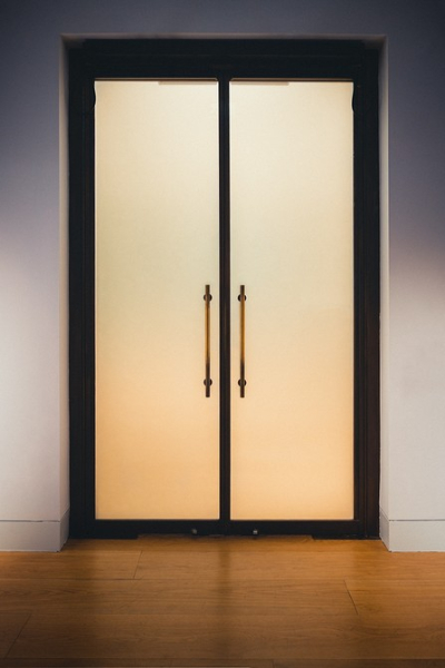 Двустворчатые межкомнатные двери: правила выбора, использование в интерьере и 60 фото