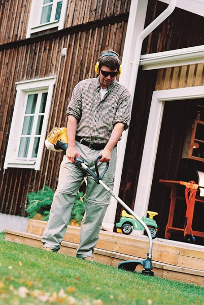 Как поменять леску на газонокосилке: подробная инструкция