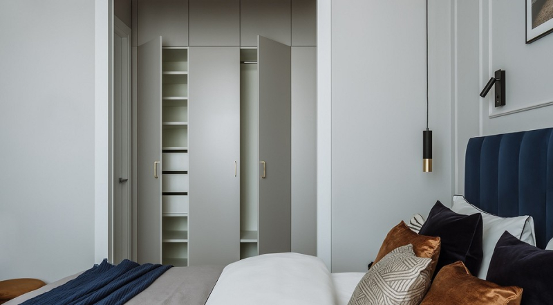 Как разместить гардеробную в спальне: 8 идей с планировками от дизайнеров