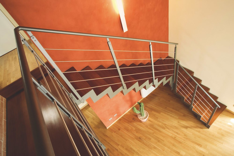 Как сделать лестницу легкой: 9 дизайнерских решений для создания «воздушного» эффекта