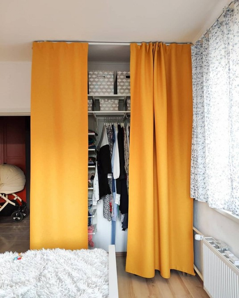 Мечта каждого — гардеробная в спальне: как правильно ее обустроить и вписать даже в маленькое пространство