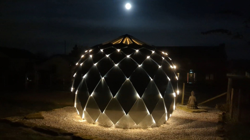 Мини дом в форме шара: архитектор показал необычный проект