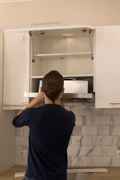 Можно ли подключить вытяжку на кухне к вентиляции и как это сделать