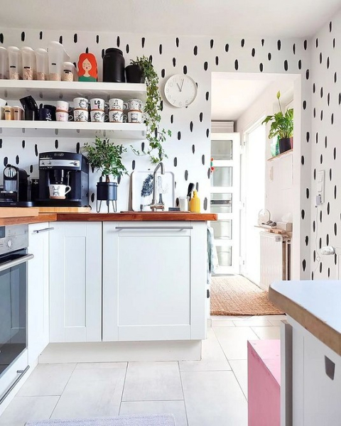 Обои на кухне: 6 невероятных интерьеров, которые заставят вас влюбиться в эту отделку