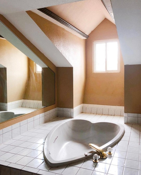 
                                Отдельностоящая ванна: советы по выбору и 98 потрясающих фото в интерьере                            