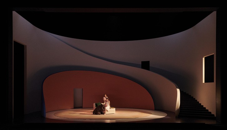 Пьер Йованович создал декорации для «Риголетто» в опере Базеля