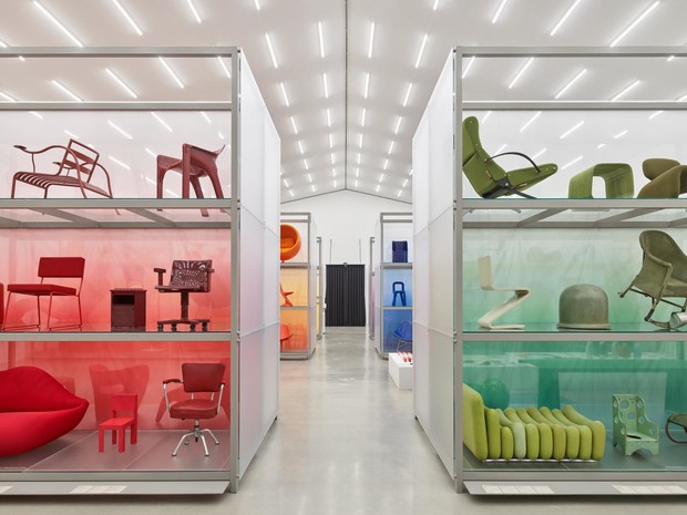 Сабин Марселис создала радужную инсталляцию для Музея дизайна Vitra