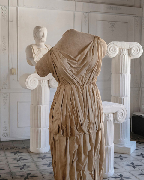 Уникальные античные скульптуры из текстиля Сержио Рожера
