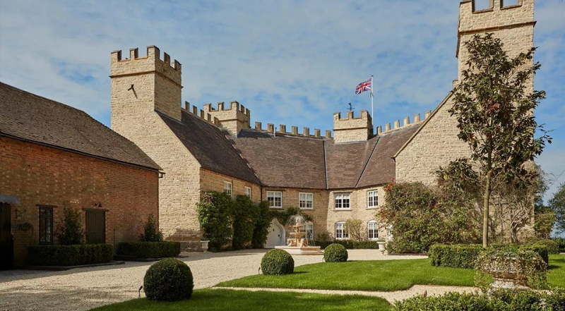 
                                Недалеко от Лондона продается особняк 18-го века в стиле средневекового замка                            